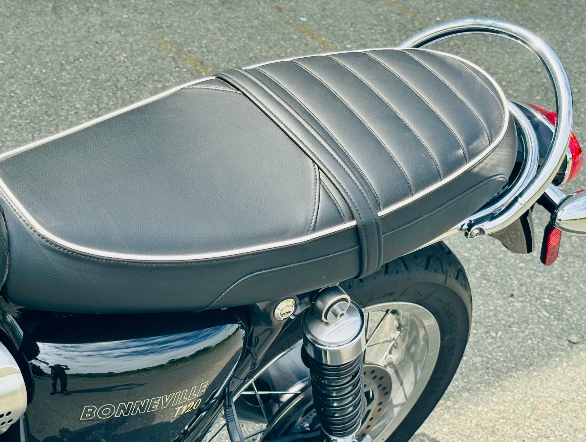 2022 Triumph Bonneville T120 Black in Foxboro, Massachusetts - Photo 18