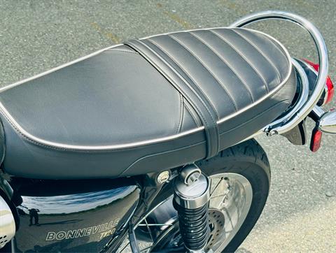 2022 Triumph Bonneville T120 Black in Foxboro, Massachusetts - Photo 18