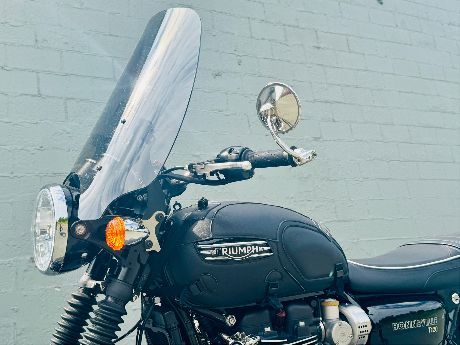 2022 Triumph Bonneville T120 Black in Foxboro, Massachusetts - Photo 8