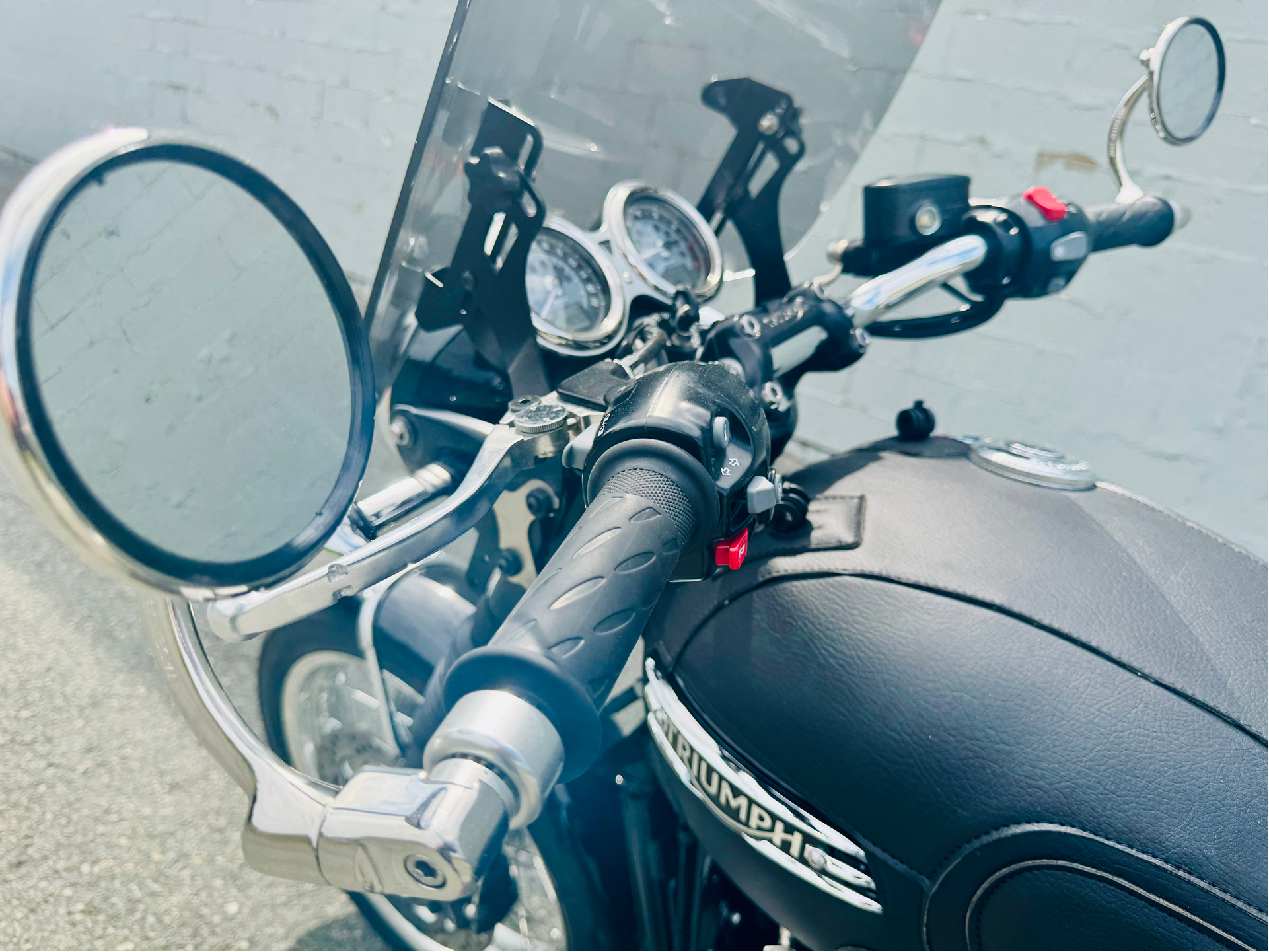 2022 Triumph Bonneville T120 Black in Foxboro, Massachusetts - Photo 10