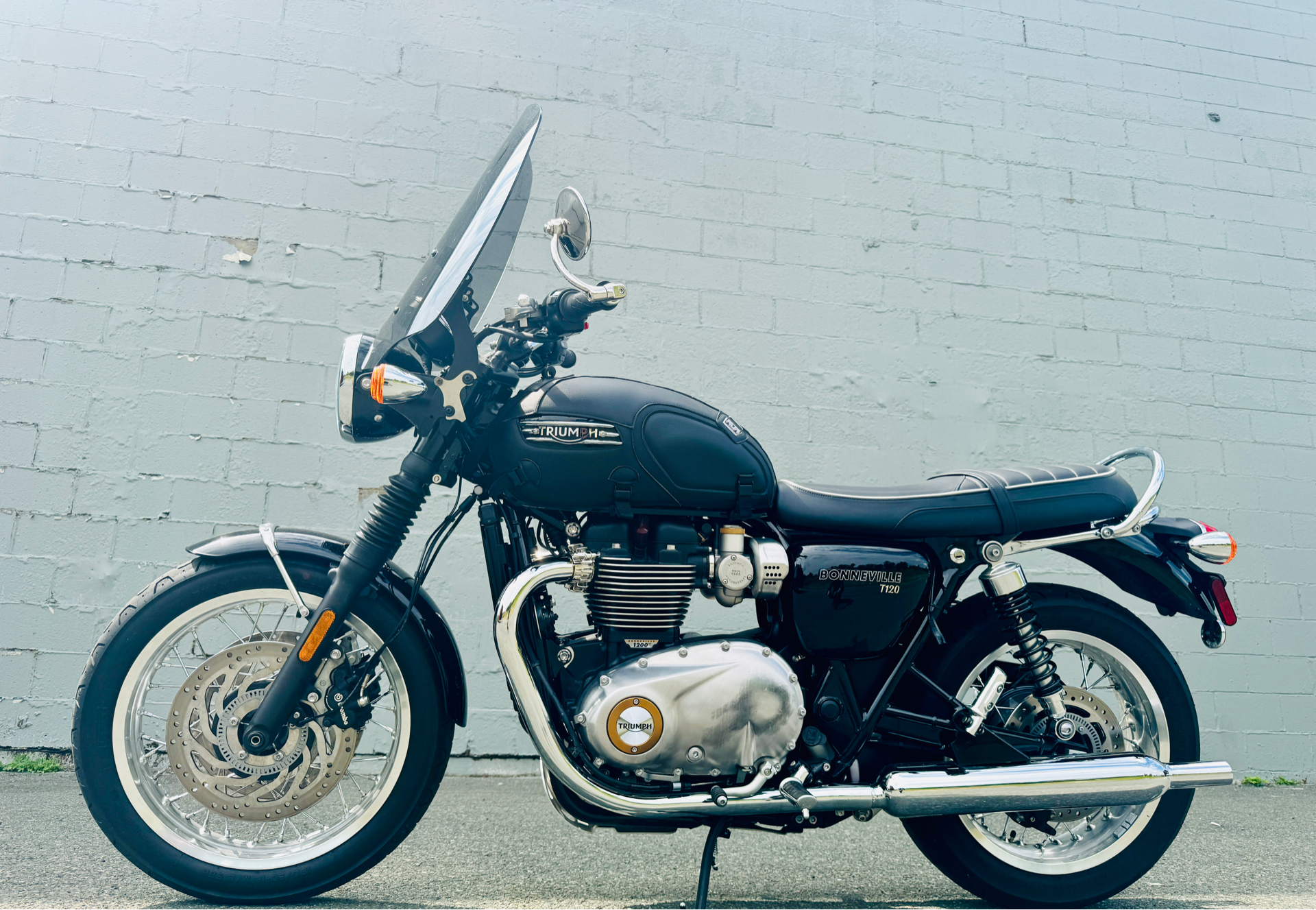 2022 Triumph Bonneville T120 Black in Foxboro, Massachusetts - Photo 20