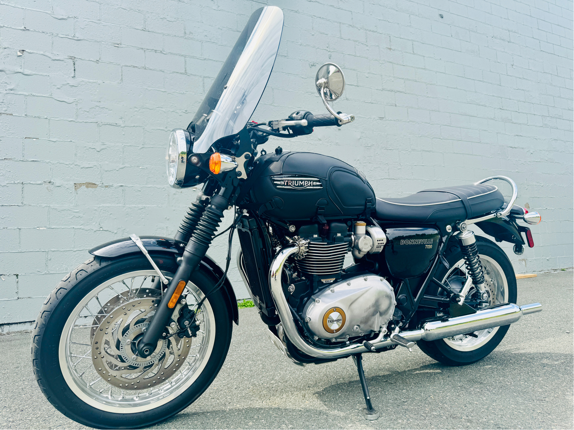 2022 Triumph Bonneville T120 Black in Foxboro, Massachusetts - Photo 14