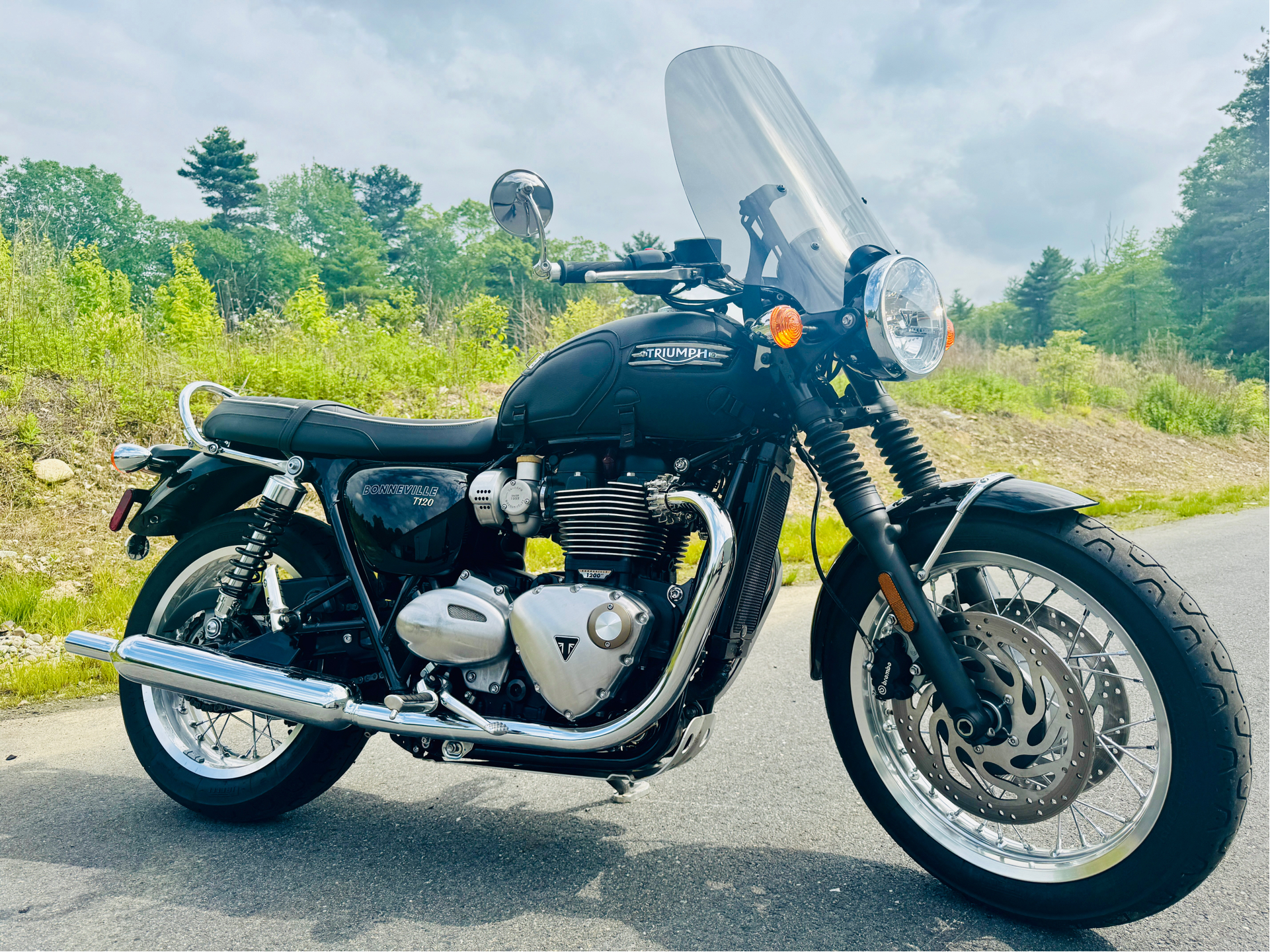 2022 Triumph Bonneville T120 Black in Foxboro, Massachusetts - Photo 12