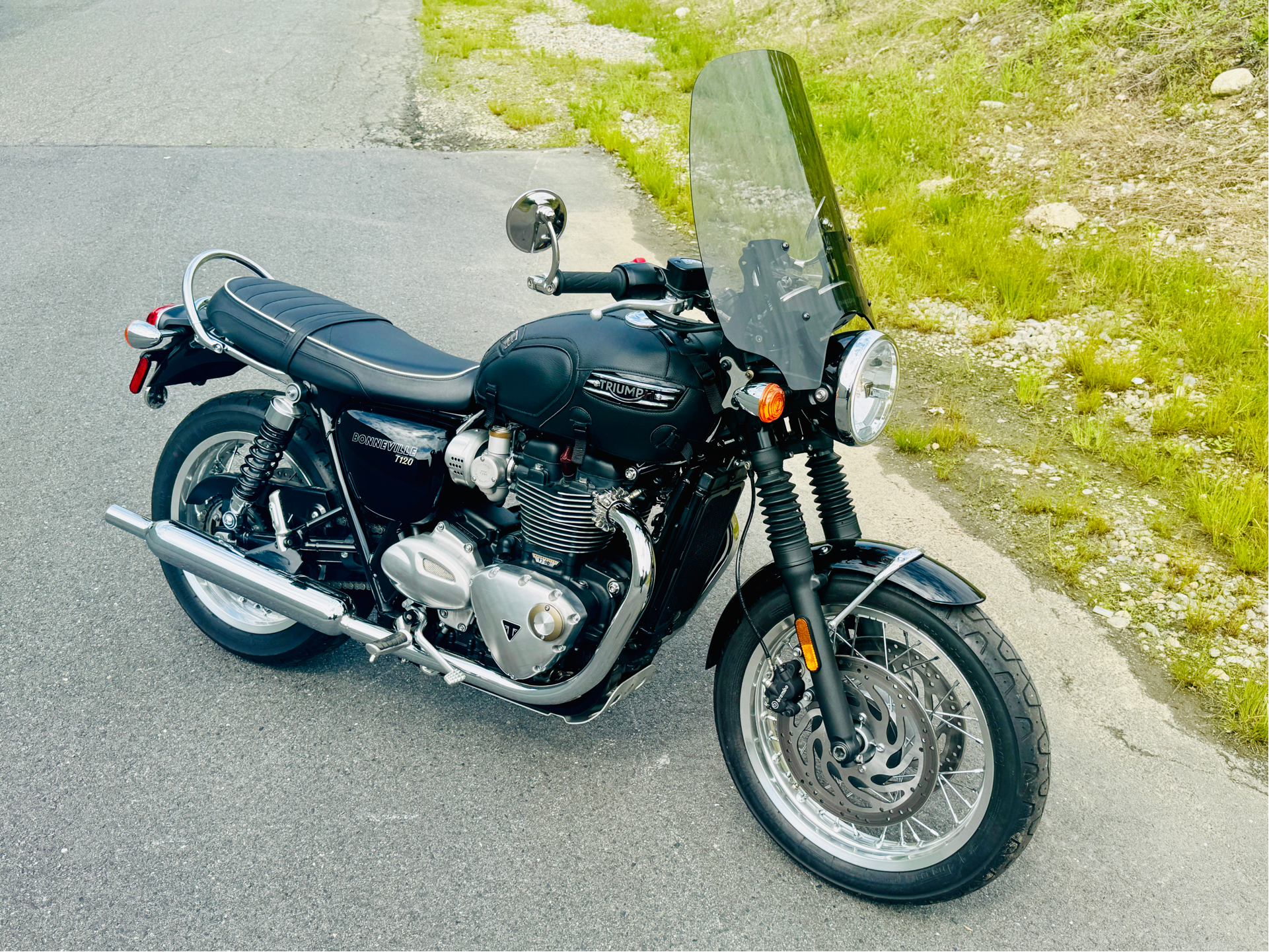2022 Triumph Bonneville T120 Black in Foxboro, Massachusetts - Photo 16