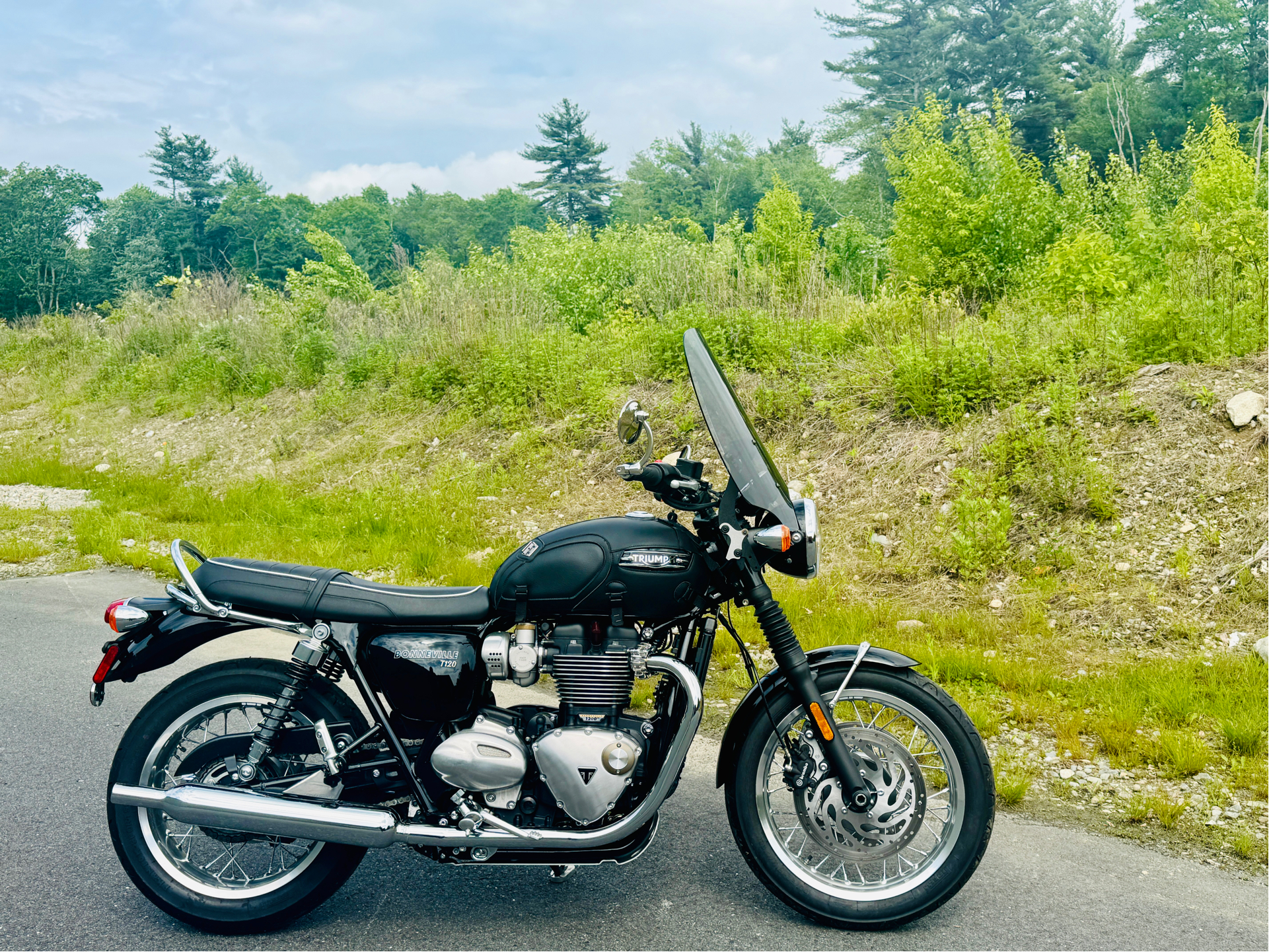 2022 Triumph Bonneville T120 Black in Foxboro, Massachusetts - Photo 5