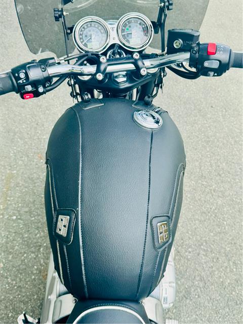 2022 Triumph Bonneville T120 Black in Foxboro, Massachusetts - Photo 6