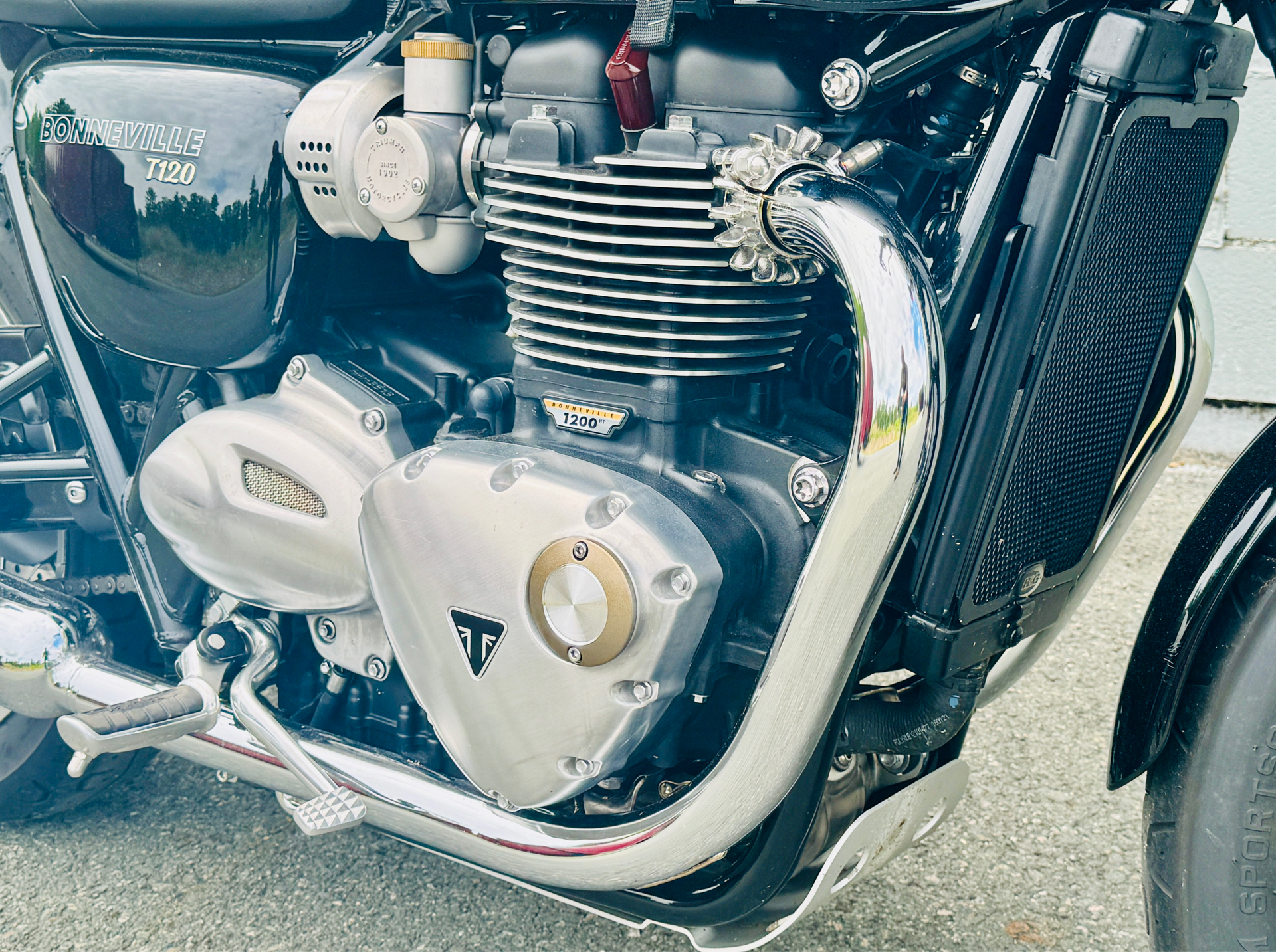 2022 Triumph Bonneville T120 Black in Foxboro, Massachusetts - Photo 21
