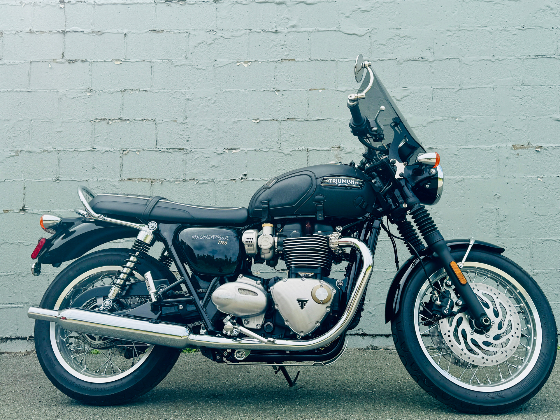 2022 Triumph Bonneville T120 Black in Foxboro, Massachusetts - Photo 22