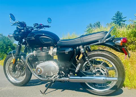 2022 Triumph Bonneville T120 Black in Foxboro, Massachusetts - Photo 5