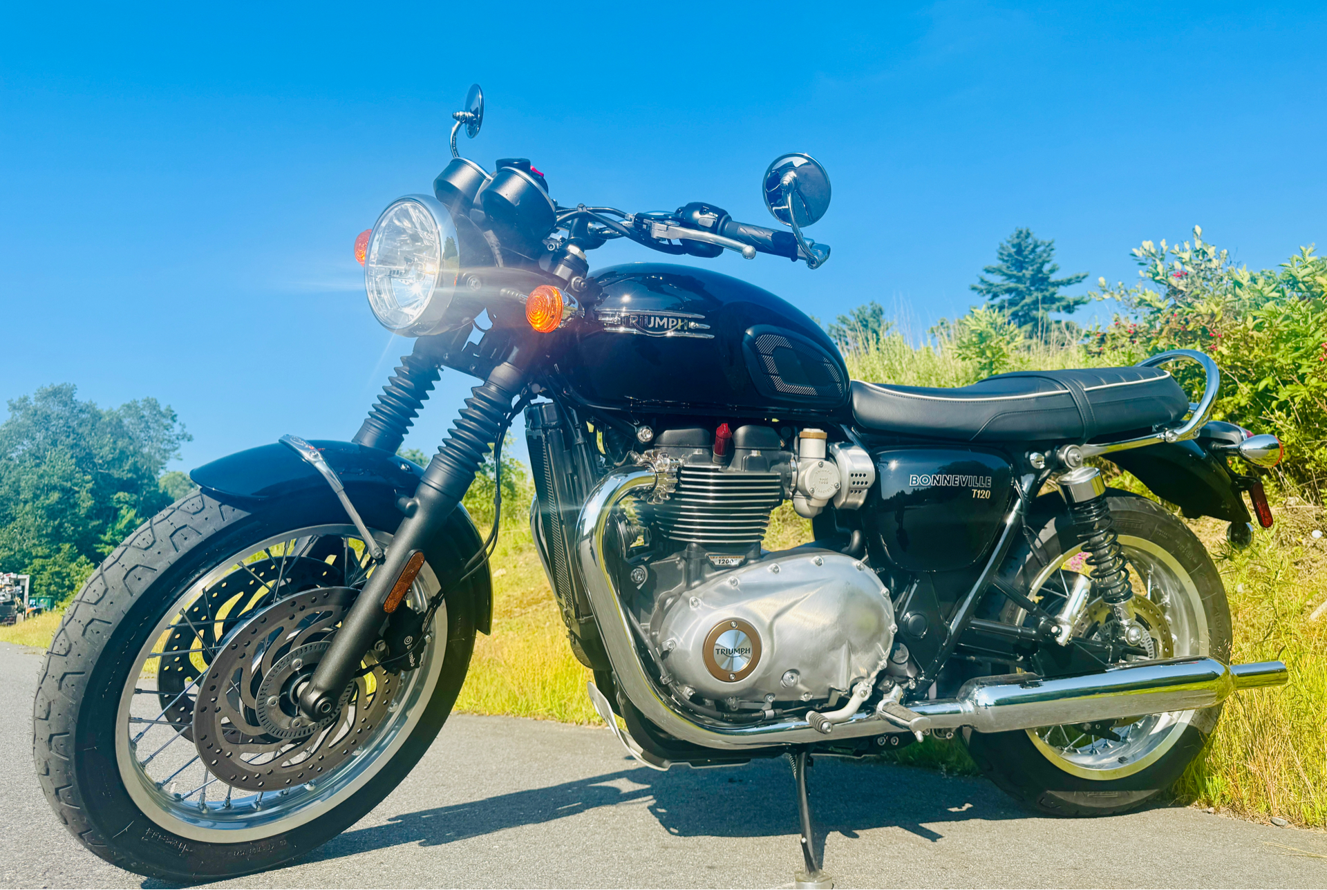 2022 Triumph Bonneville T120 Black in Foxboro, Massachusetts - Photo 3