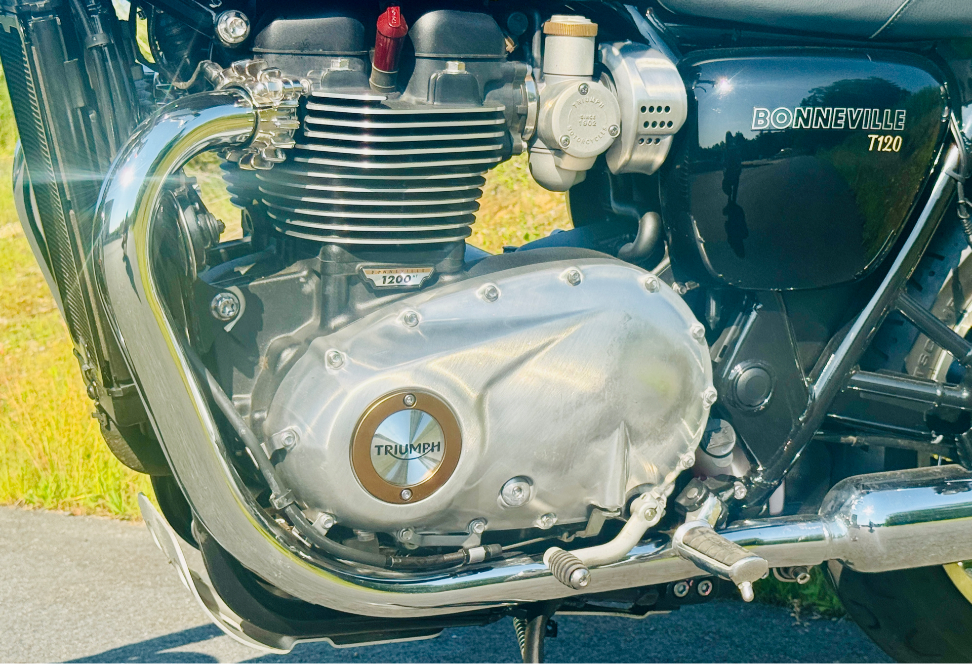 2022 Triumph Bonneville T120 Black in Foxboro, Massachusetts - Photo 14