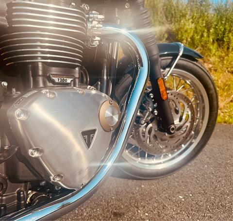 2022 Triumph Bonneville T120 Black in Foxboro, Massachusetts - Photo 20