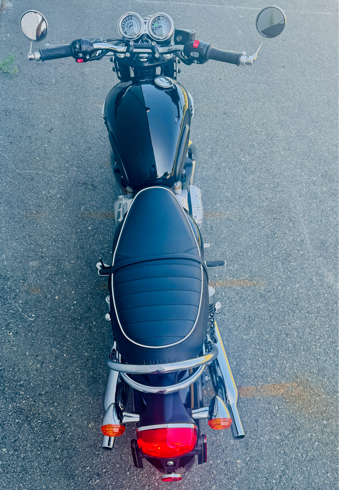 2022 Triumph Bonneville T120 Black in Foxboro, Massachusetts - Photo 15