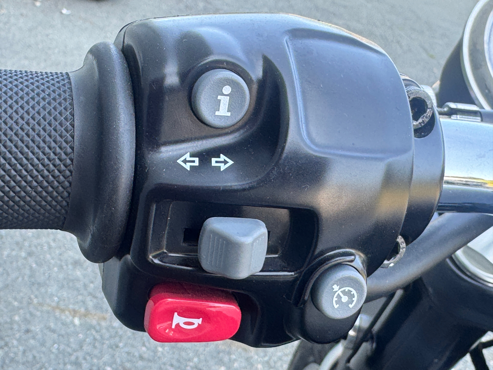 2022 Triumph Bonneville T120 Black in Foxboro, Massachusetts - Photo 23