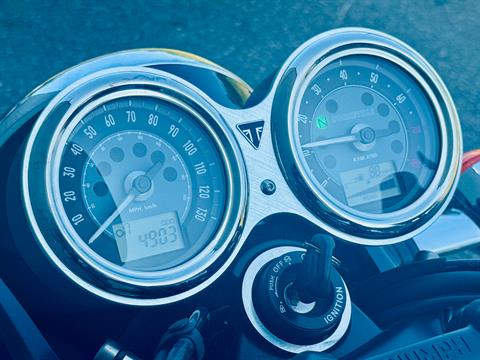 2022 Triumph Bonneville T120 Black in Foxboro, Massachusetts - Photo 8