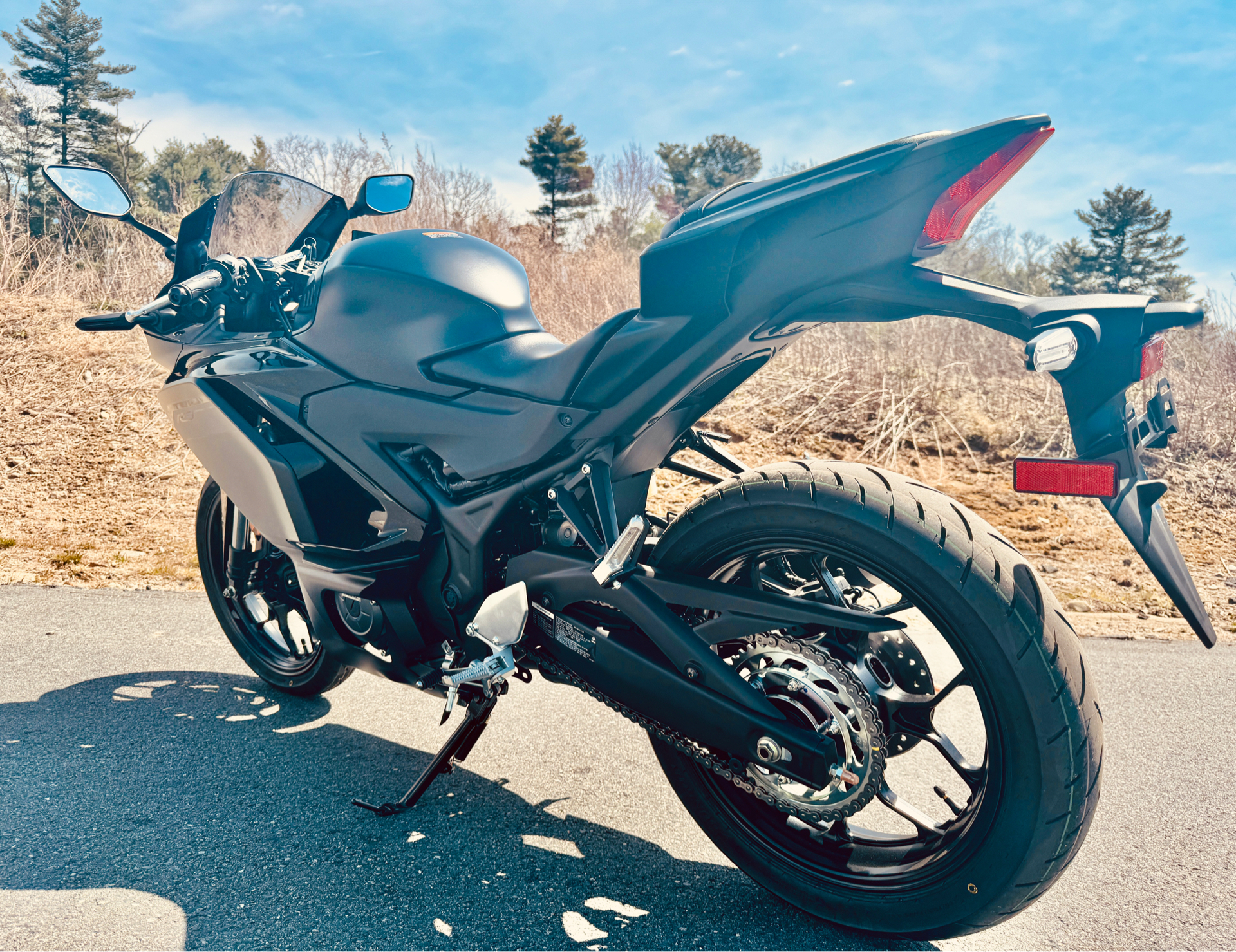 2025 Yamaha YZF-R3 in Foxboro, Massachusetts - Photo 4