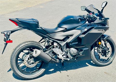 2025 Yamaha YZF-R3 in Foxboro, Massachusetts - Photo 8