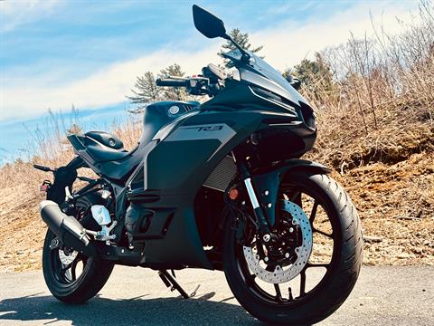 2025 Yamaha YZF-R3 in Foxboro, Massachusetts - Photo 10