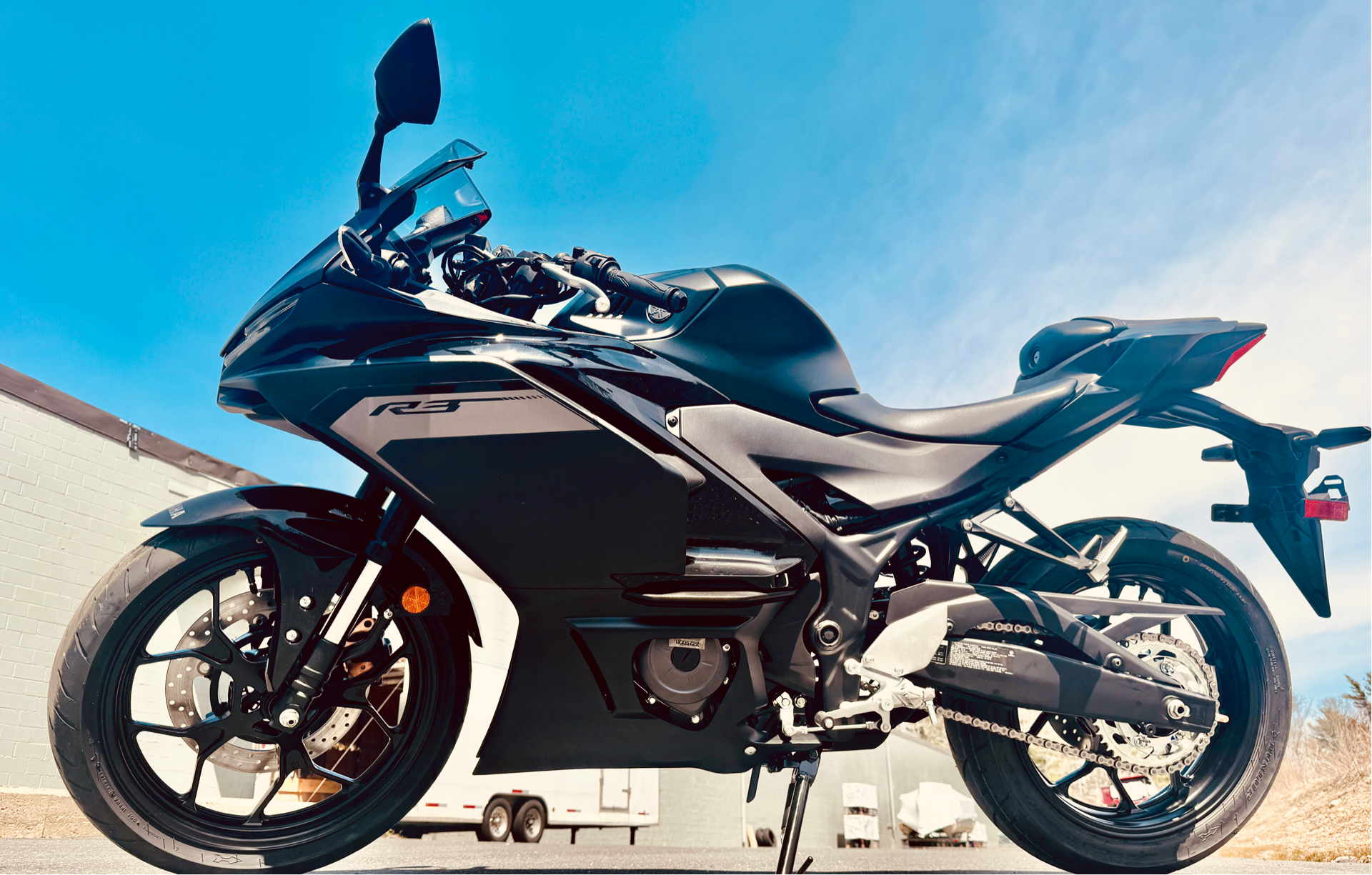 2025 Yamaha YZF-R3 in Foxboro, Massachusetts - Photo 9