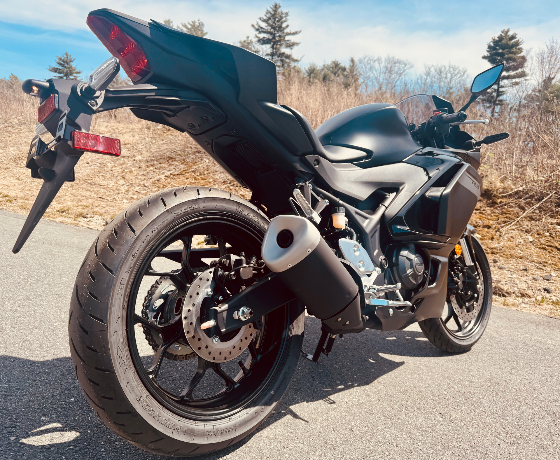 2025 Yamaha YZF-R3 in Foxboro, Massachusetts - Photo 6