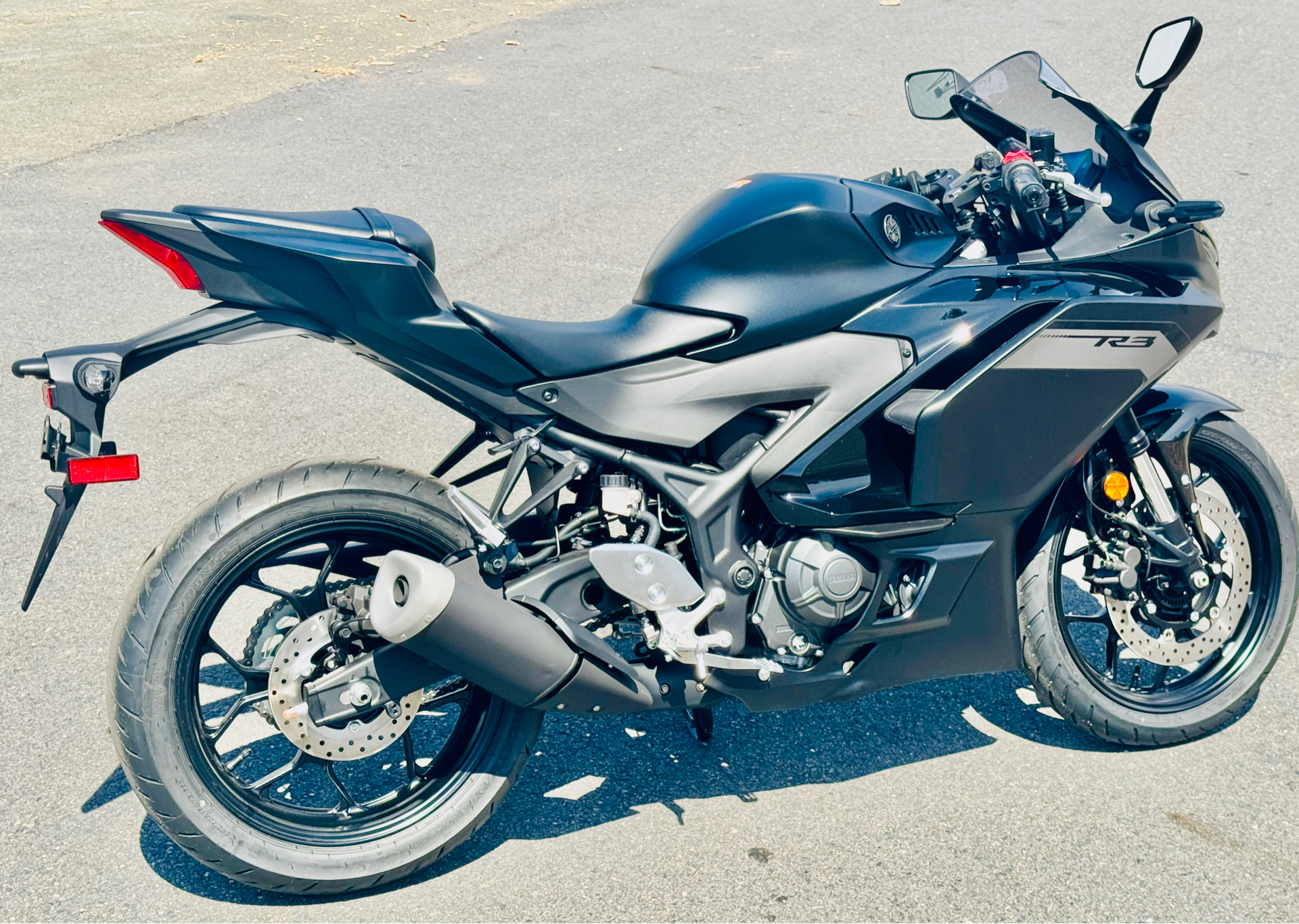 2025 Yamaha YZF-R3 in Foxboro, Massachusetts - Photo 11