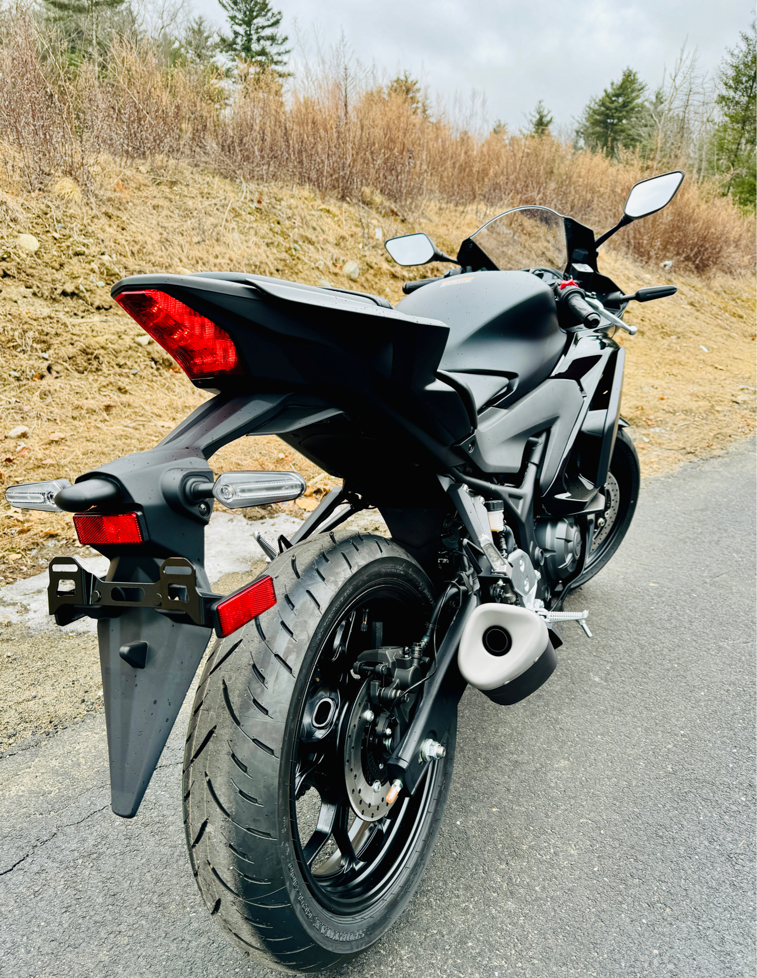 2025 Yamaha YZF-R3 in Foxboro, Massachusetts - Photo 9