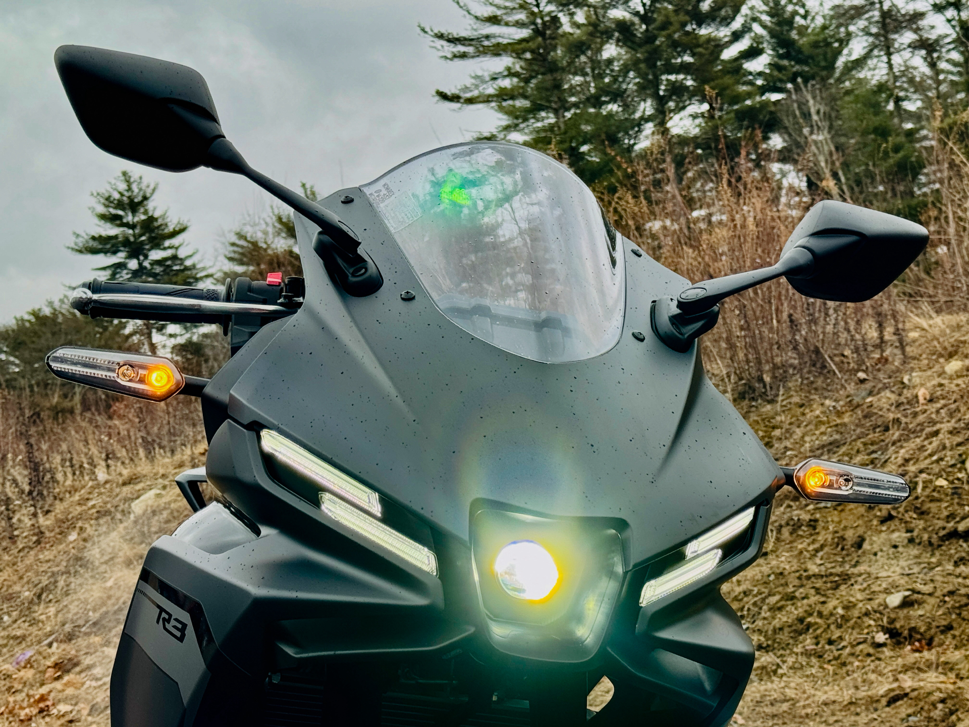 2025 Yamaha YZF-R3 in Foxboro, Massachusetts - Photo 12