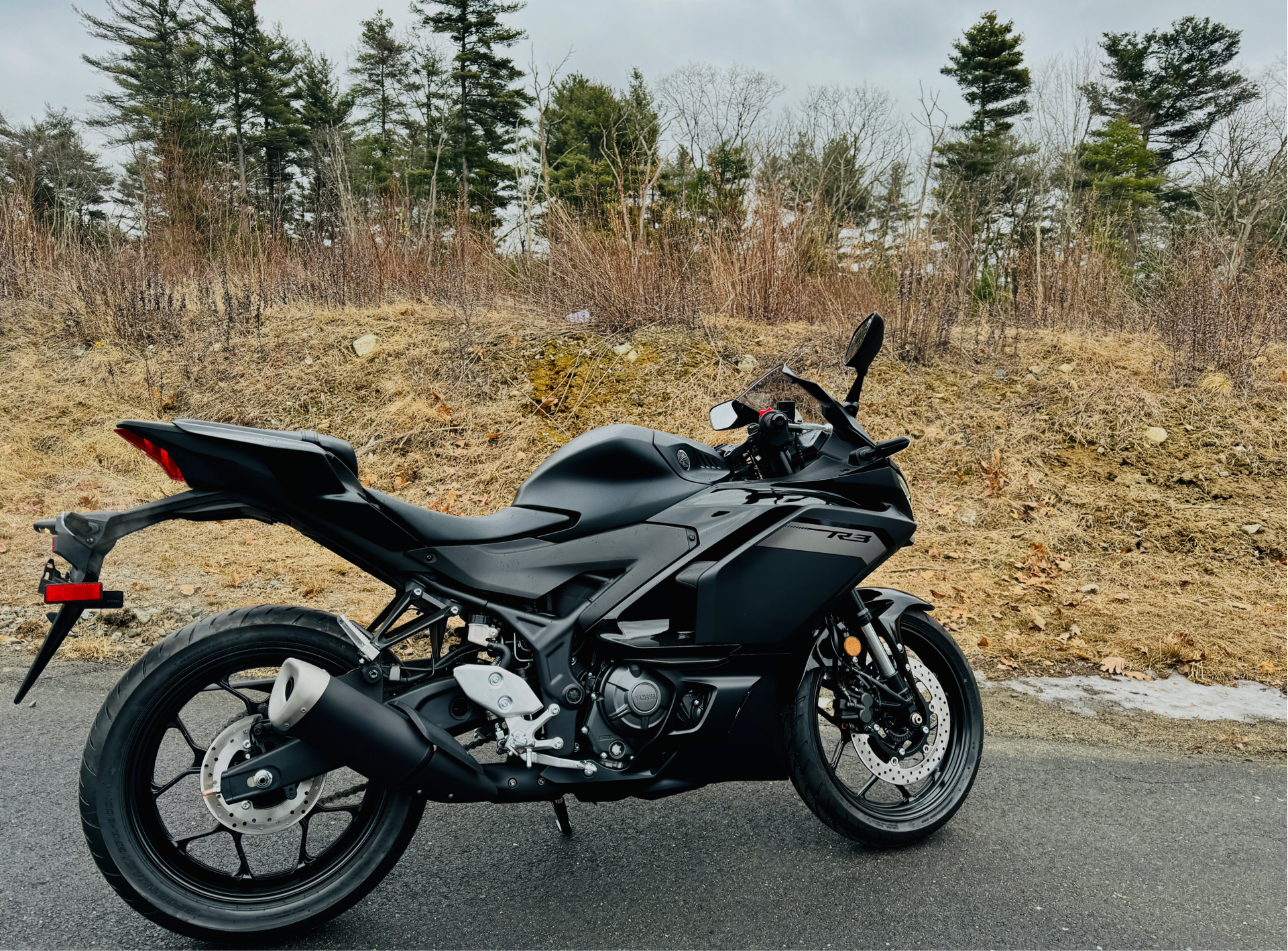 2025 Yamaha YZF-R3 in Foxboro, Massachusetts - Photo 17