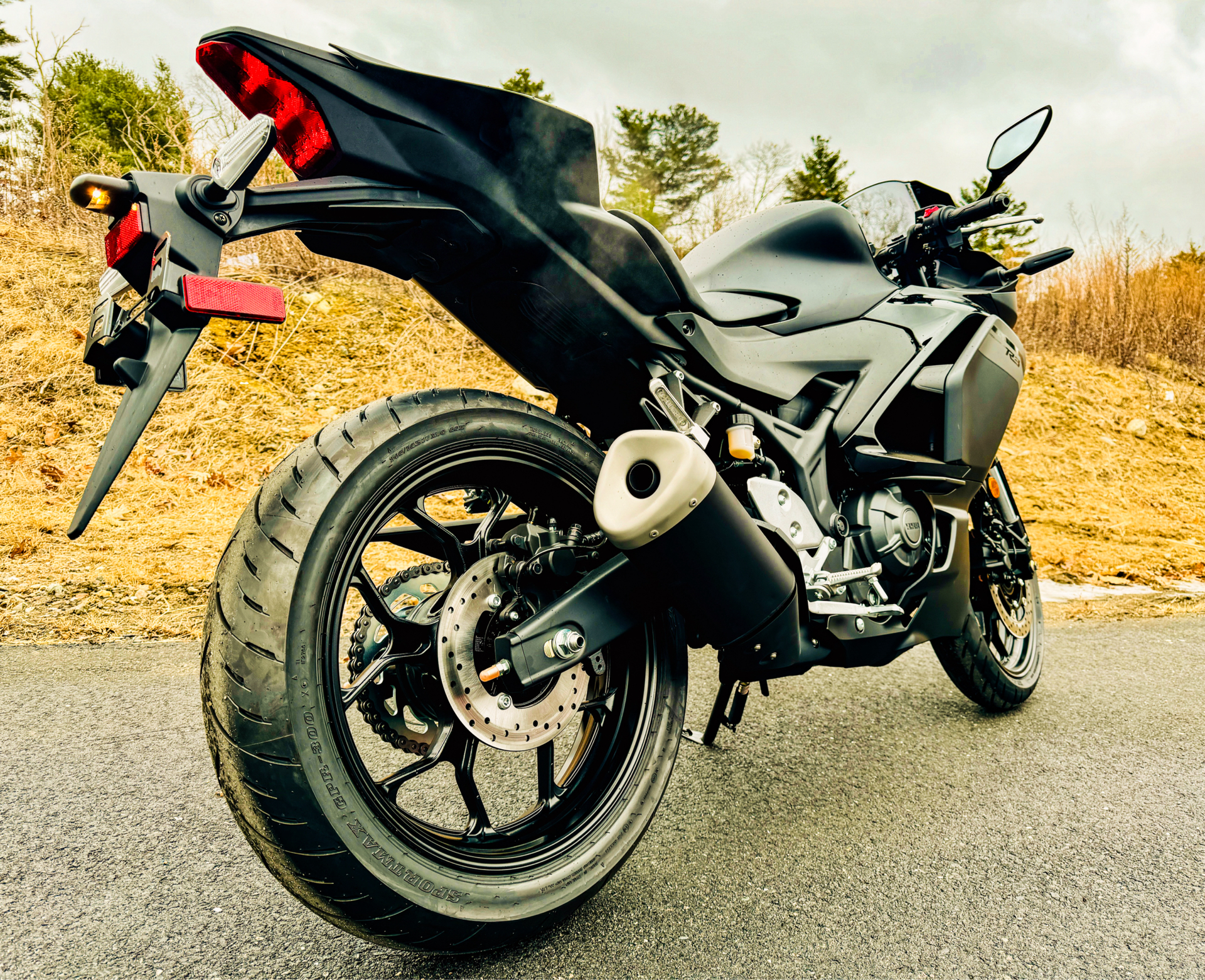 2025 Yamaha YZF-R3 in Foxboro, Massachusetts - Photo 11
