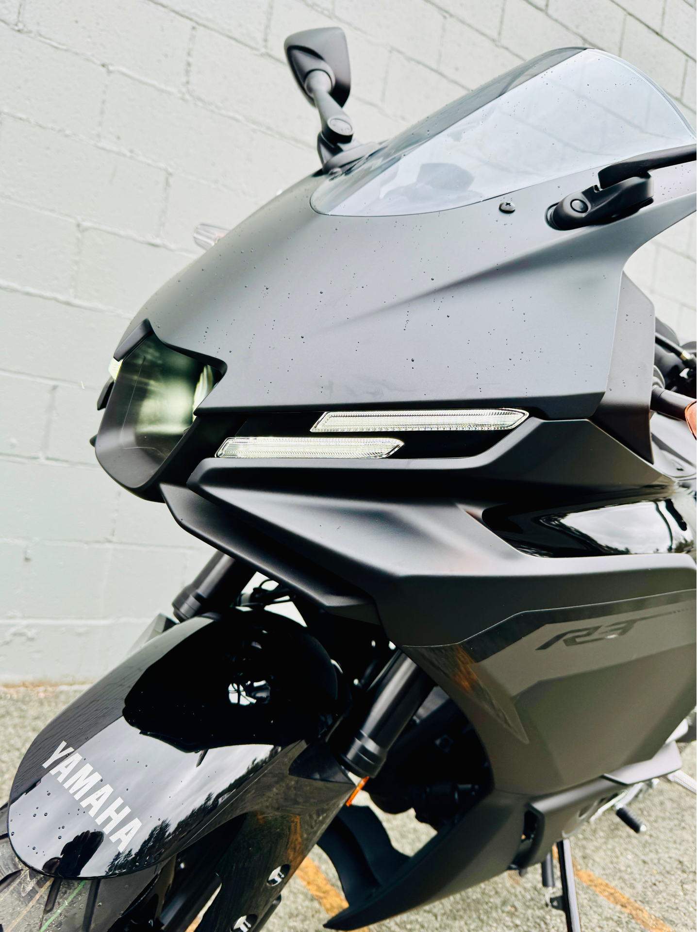 2025 Yamaha YZF-R3 in Foxboro, Massachusetts - Photo 32