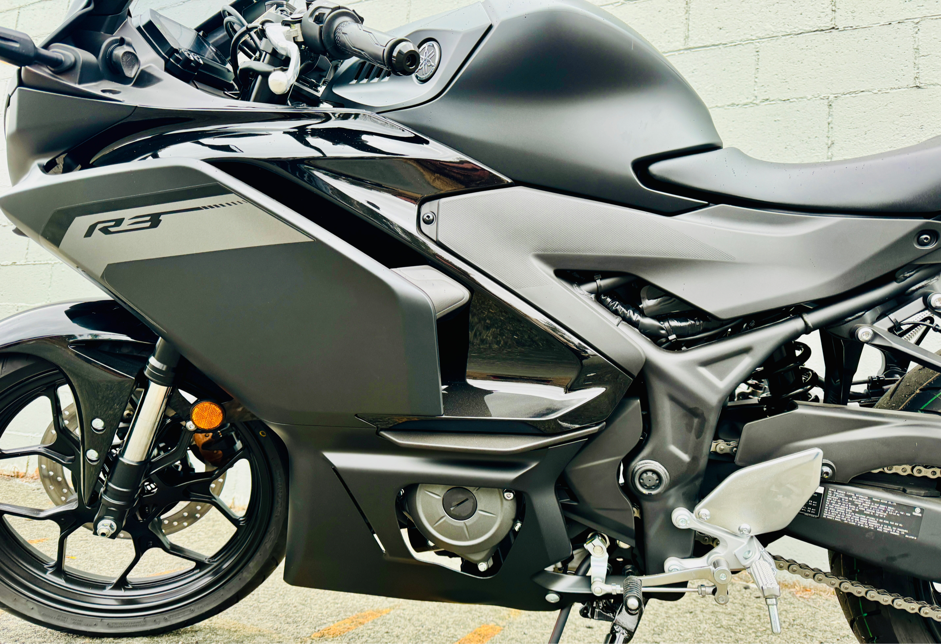 2025 Yamaha YZF-R3 in Foxboro, Massachusetts - Photo 10