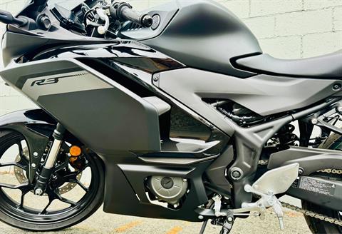 2025 Yamaha YZF-R3 in Foxboro, Massachusetts - Photo 10