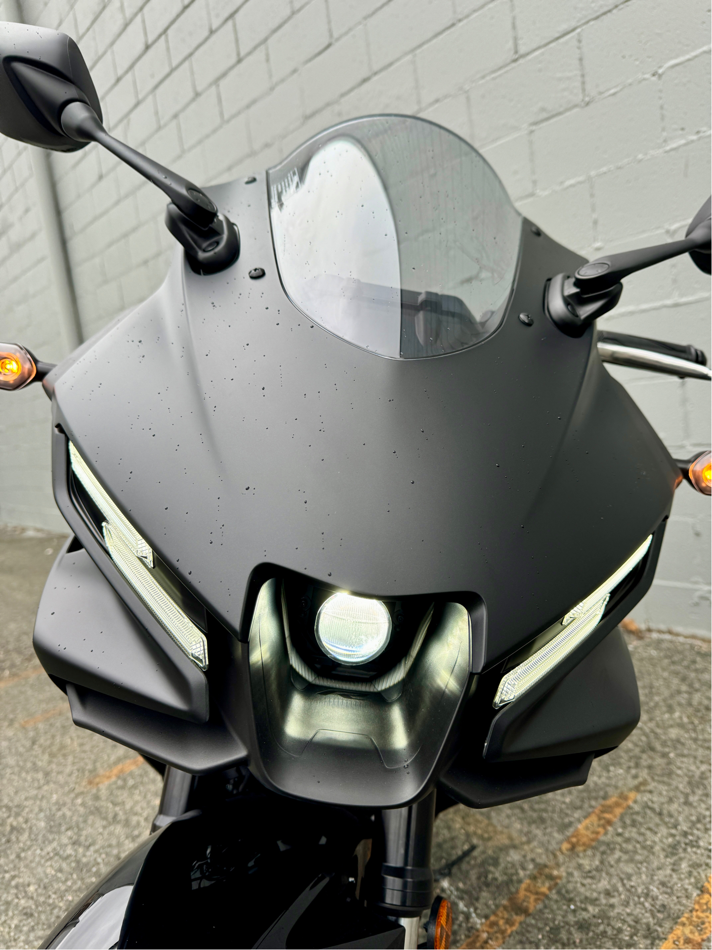 2025 Yamaha YZF-R3 in Foxboro, Massachusetts - Photo 8