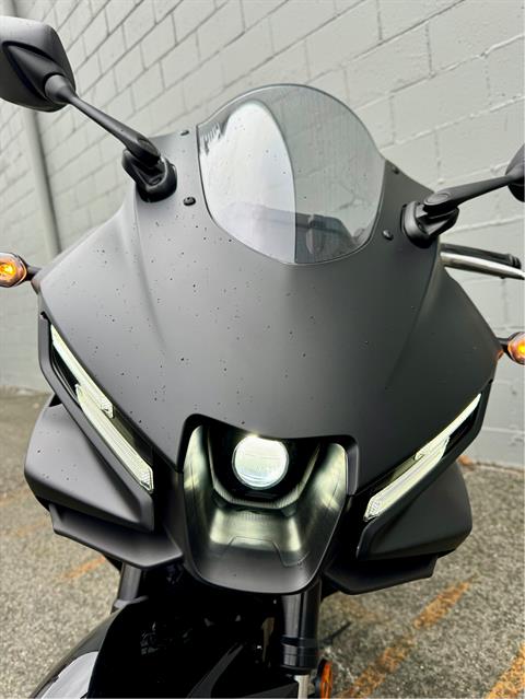 2025 Yamaha YZF-R3 in Foxboro, Massachusetts - Photo 8