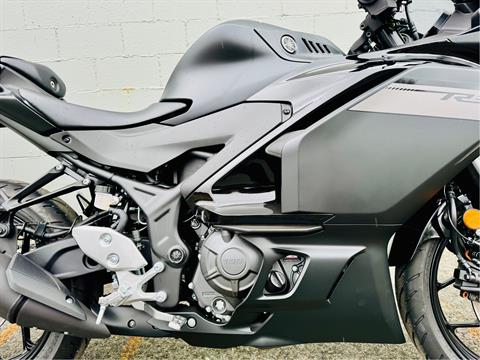 2025 Yamaha YZF-R3 in Foxboro, Massachusetts - Photo 29