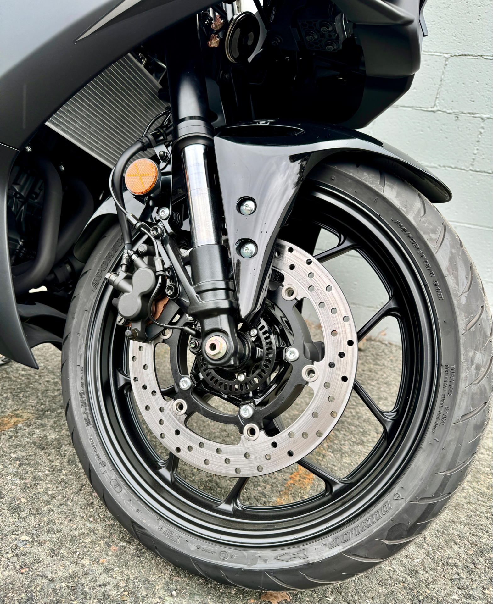 2025 Yamaha YZF-R3 in Foxboro, Massachusetts - Photo 34