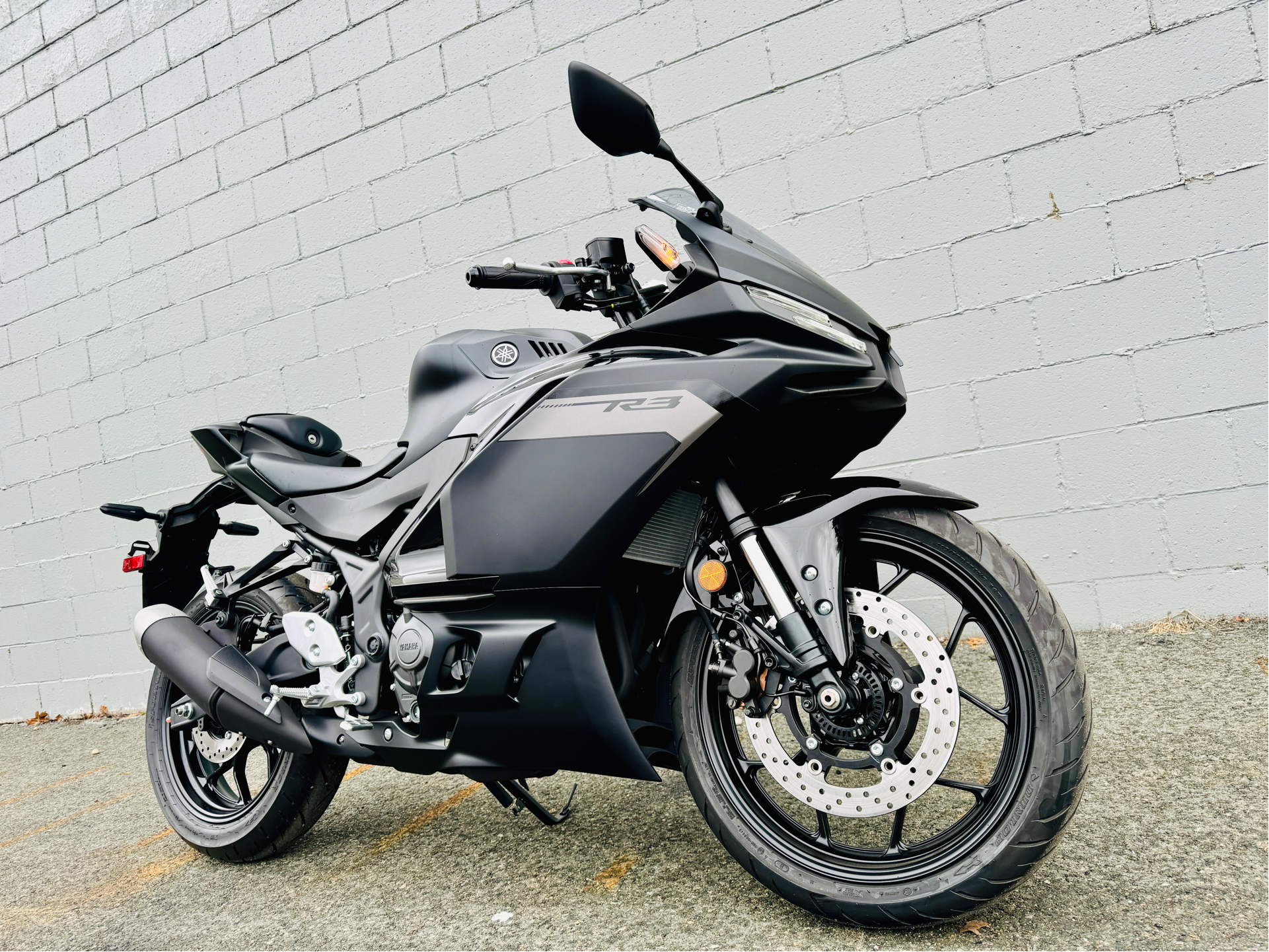2025 Yamaha YZF-R3 in Foxboro, Massachusetts - Photo 35