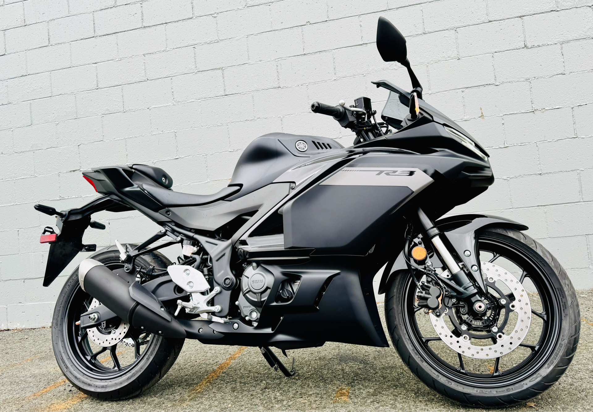 2025 Yamaha YZF-R3 in Foxboro, Massachusetts - Photo 33
