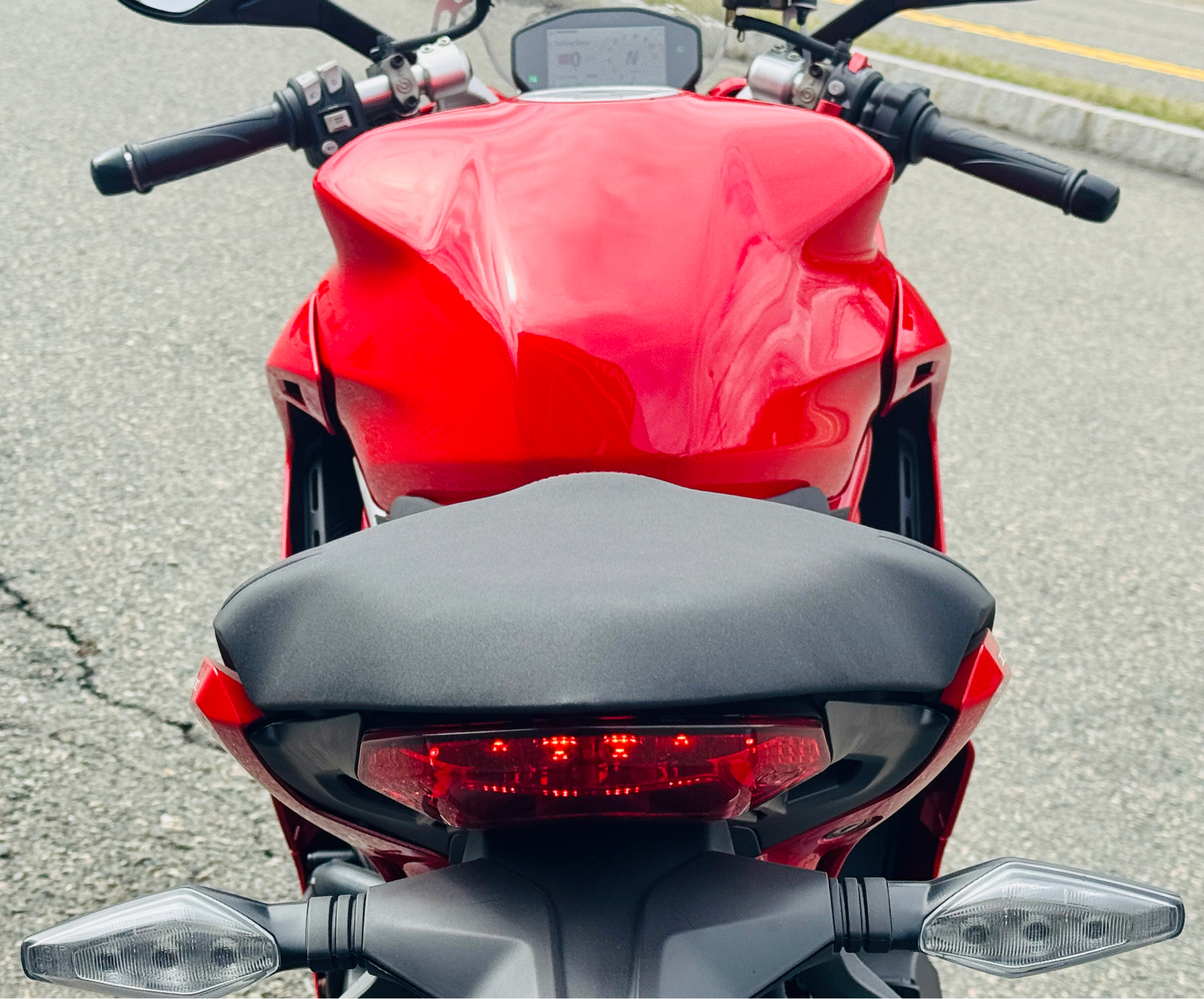 2024 Ducati SuperSport 950 in Foxboro, Massachusetts - Photo 18
