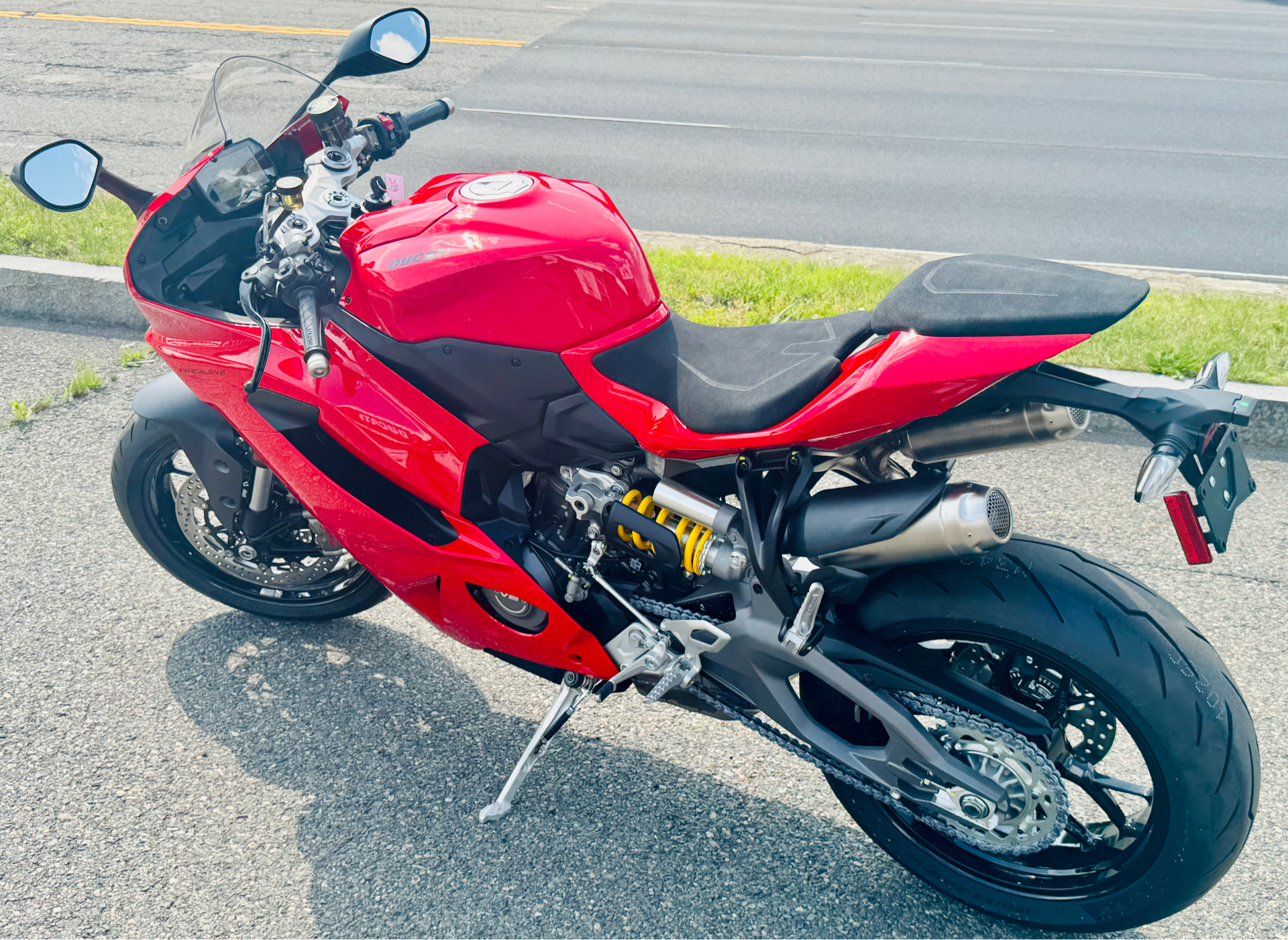2025 Ducati Panigale V2 in Foxboro, Massachusetts - Photo 13