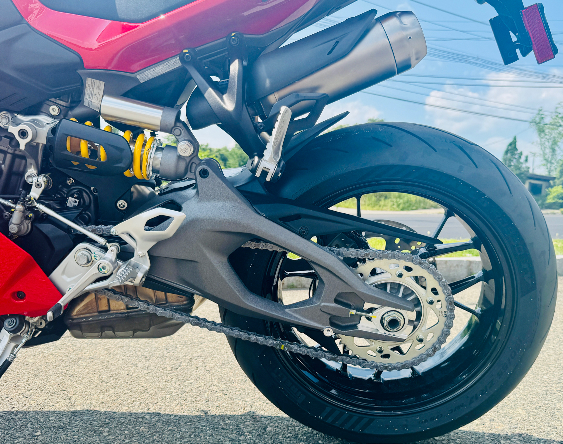 2025 Ducati Panigale V2 in Foxboro, Massachusetts - Photo 17