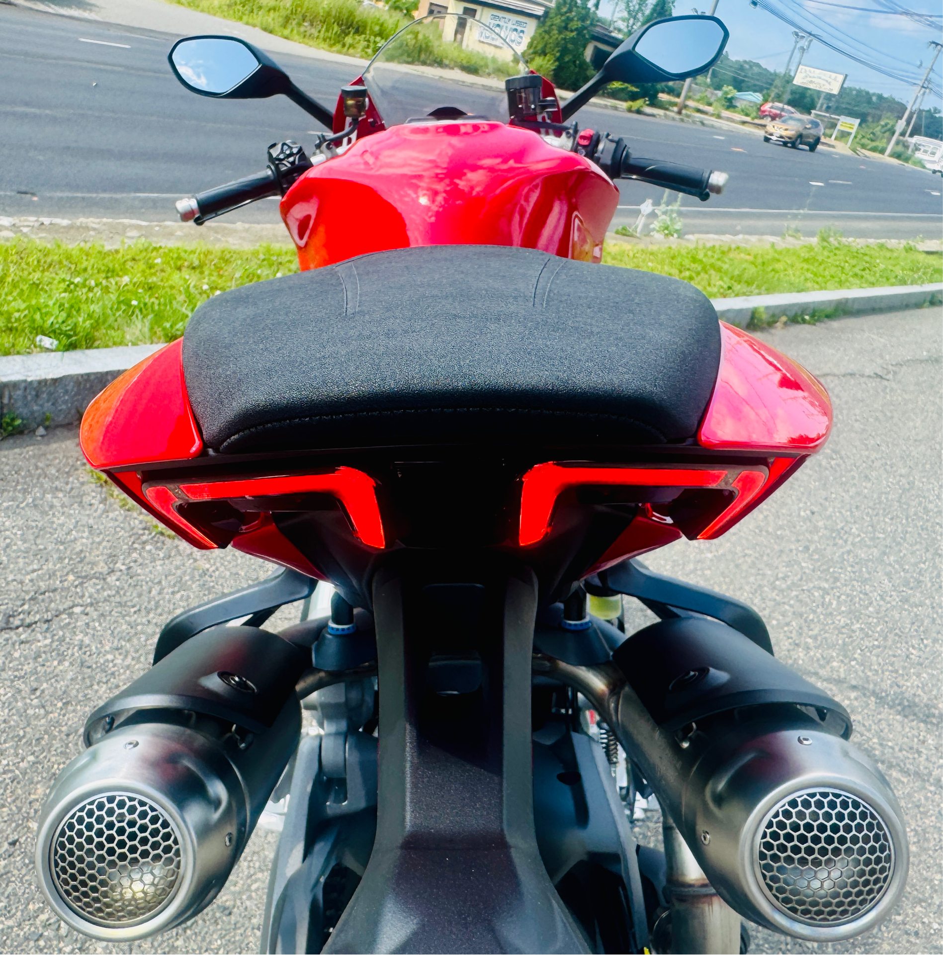 2025 Ducati Panigale V2 in Foxboro, Massachusetts - Photo 2