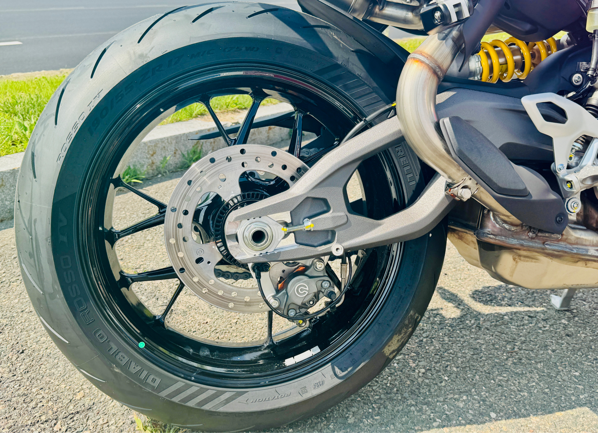 2025 Ducati Panigale V2 in Foxboro, Massachusetts - Photo 19