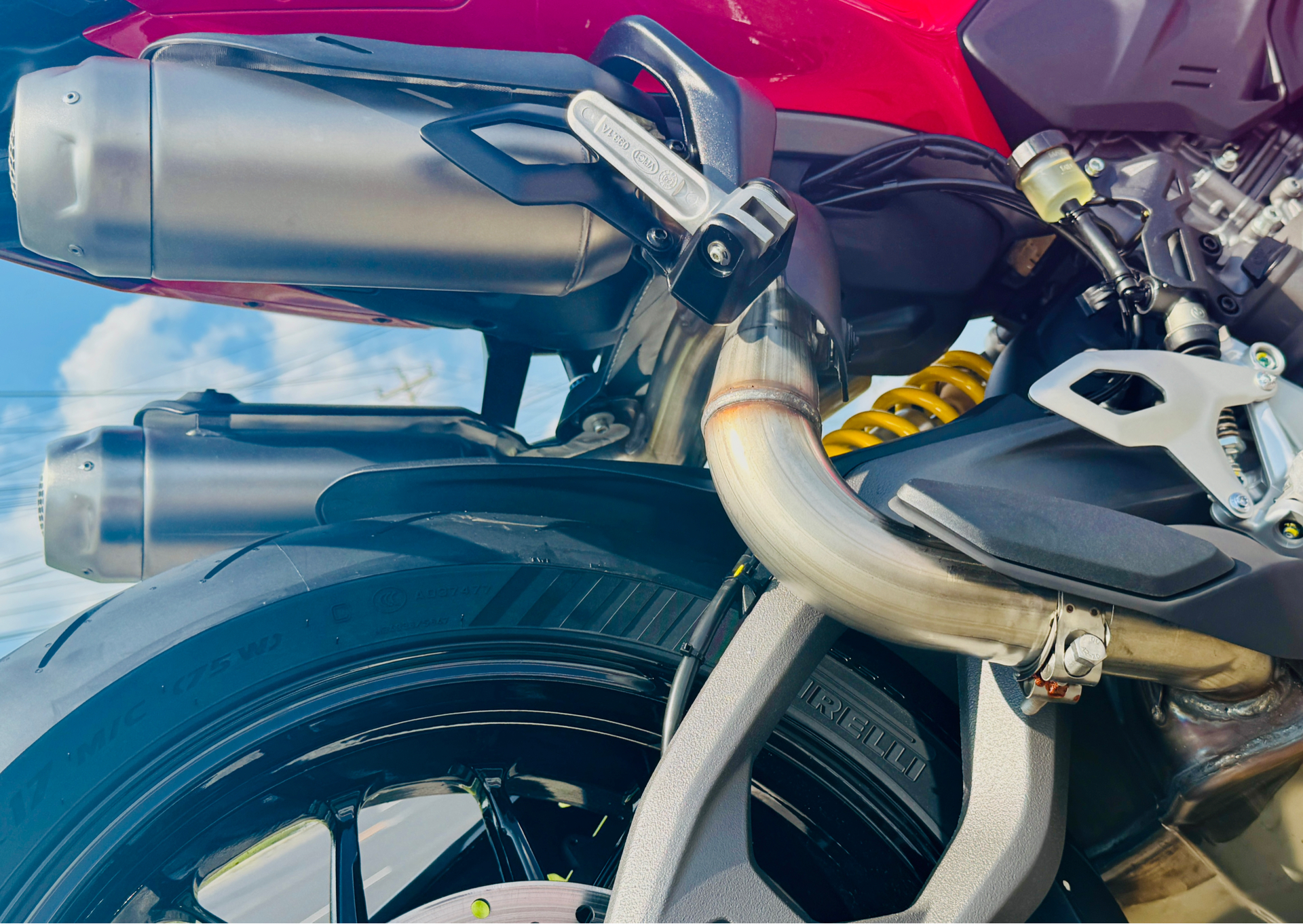 2025 Ducati Panigale V2 in Foxboro, Massachusetts - Photo 10