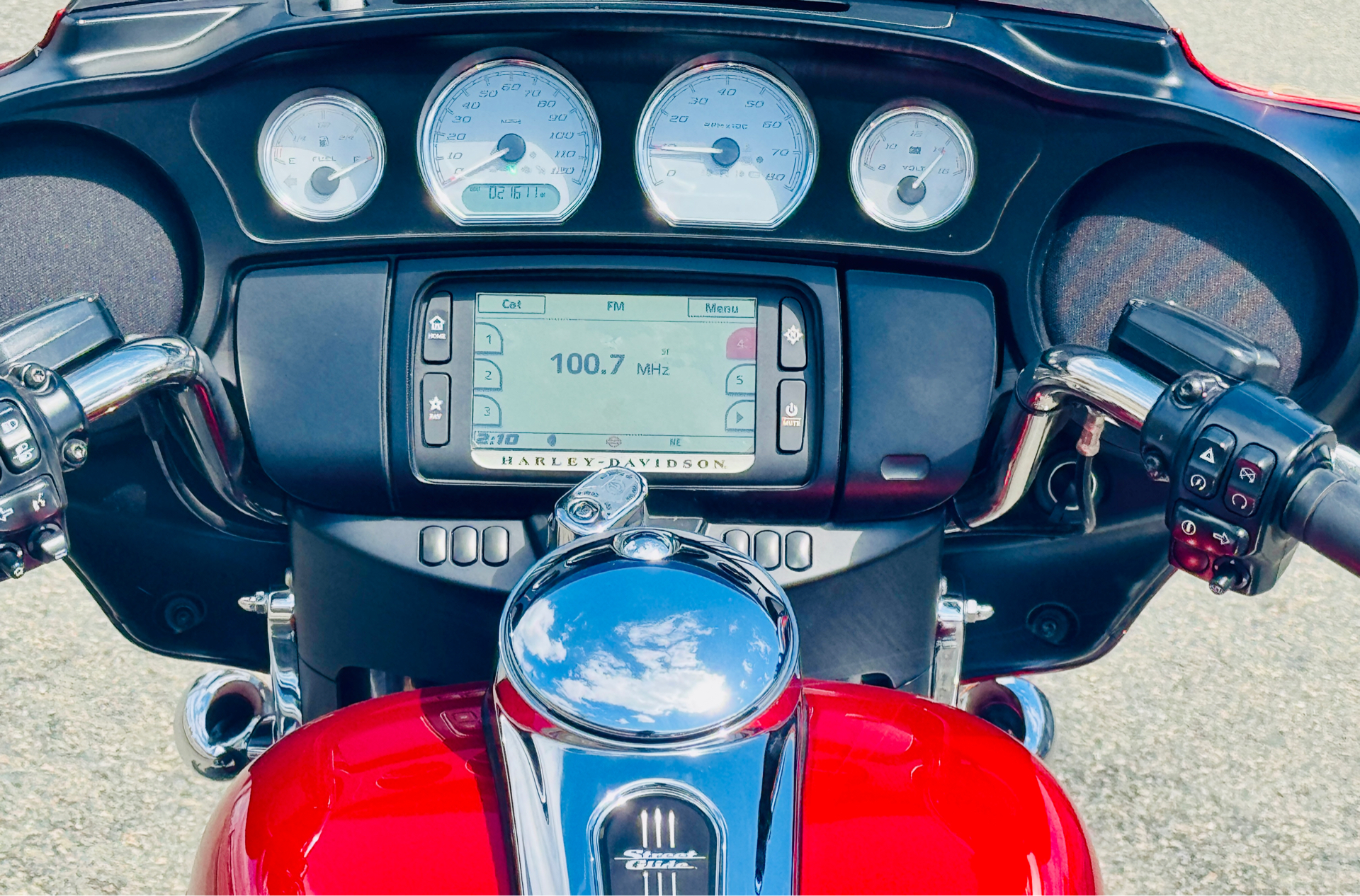 2018 Harley-Davidson Street Glide® in Foxboro, Massachusetts - Photo 12