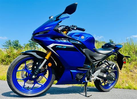 2025 Yamaha YZF-R3 in Foxboro, Massachusetts - Photo 13