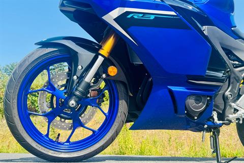 2025 Yamaha YZF-R3 in Foxboro, Massachusetts - Photo 18