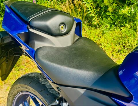 2025 Yamaha YZF-R3 in Foxboro, Massachusetts - Photo 8