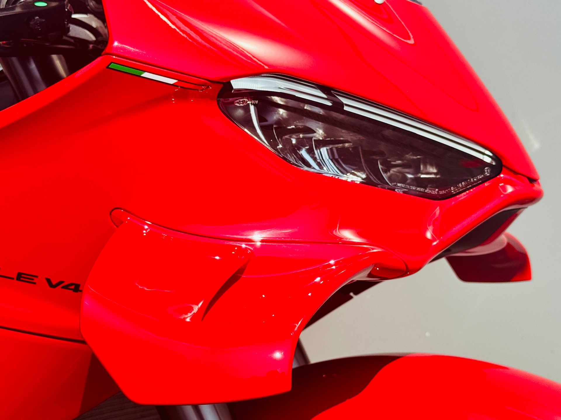 2025 Ducati Panigale V4 in Foxboro, Massachusetts - Photo 14