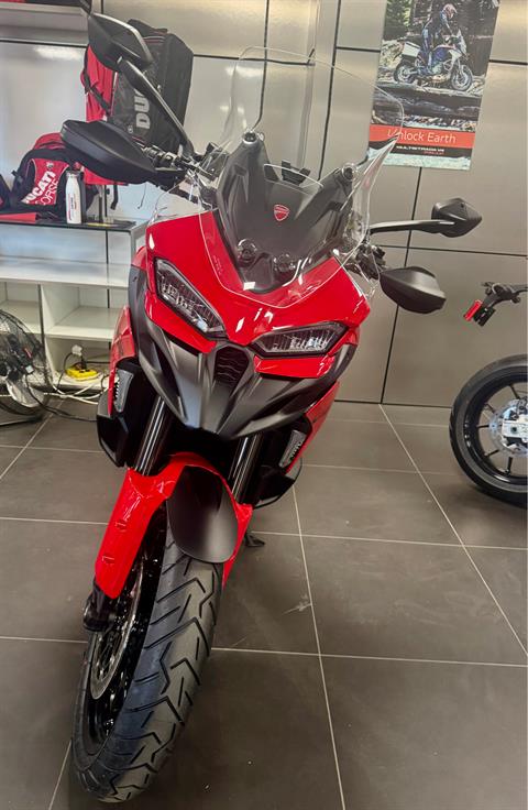 2025 Ducati Multistrada V2 in Foxboro, Massachusetts - Photo 2